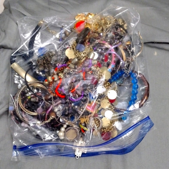 Big bag of jewelry - Picture 5 of 5